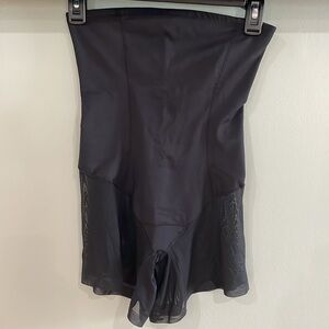 Leonisa Black Size Large Firm High-waisted Shaper Short